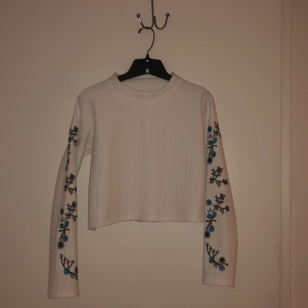 Small Cropped Long-Sleeve